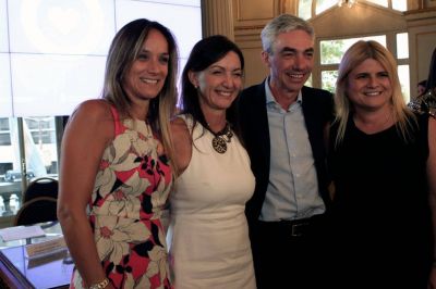 Malena Galmarini recibi� la distinci�n �Mujeres destacadas de la pol�tica argentina� en la Legislatura porte�a