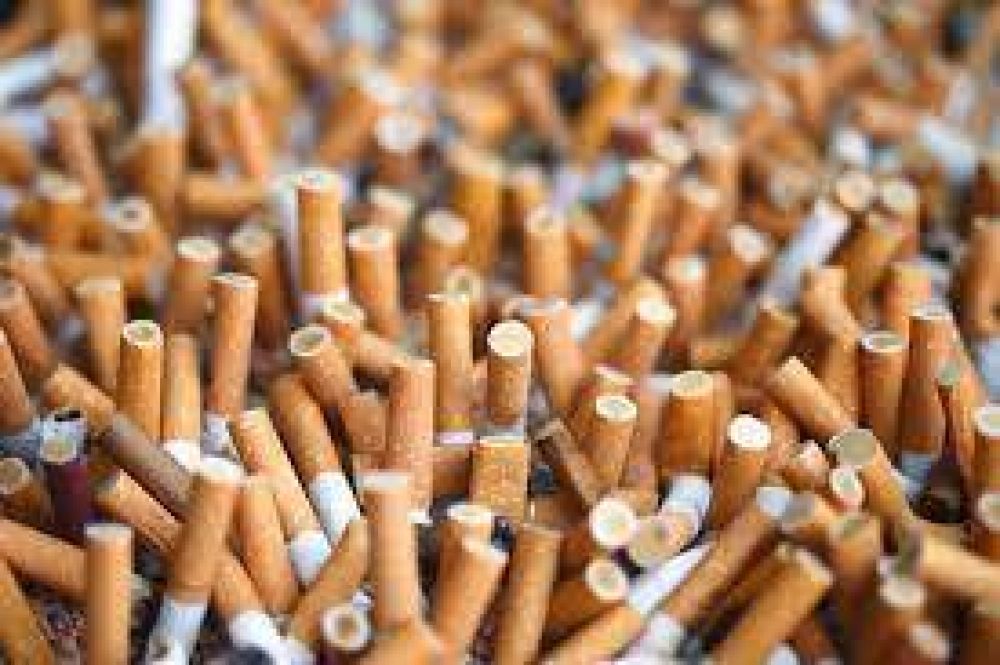 Buscan que se considere a las colillas de cigarrillos como residuos peligrosos