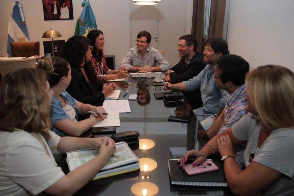 Ghi se reuni con la titular del Organismo Provincial para la Integracin Social y Urbana por obras en el Barrio Carlos Gardel