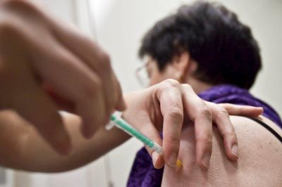 Pami: buscan adelantar la campa�a de vacunaci�n para adultos mayores
