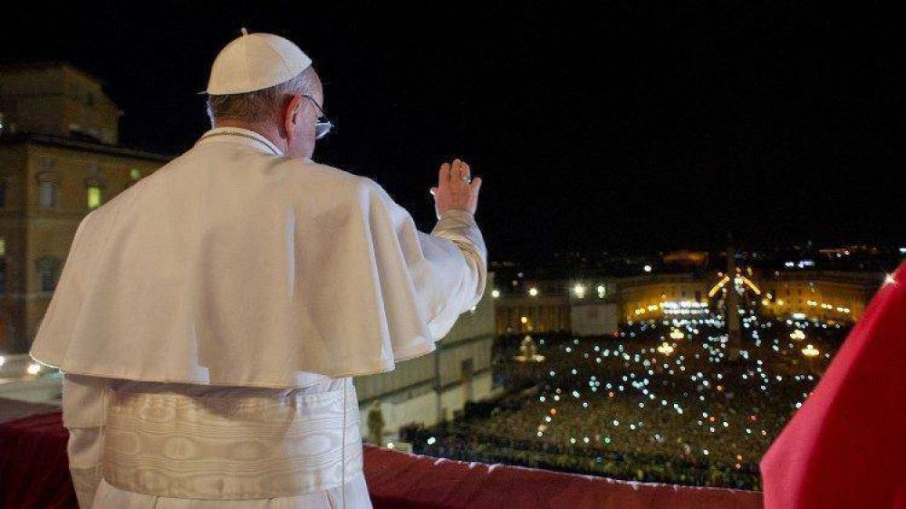 El aniversario de un Papa que nos gua acompandonos