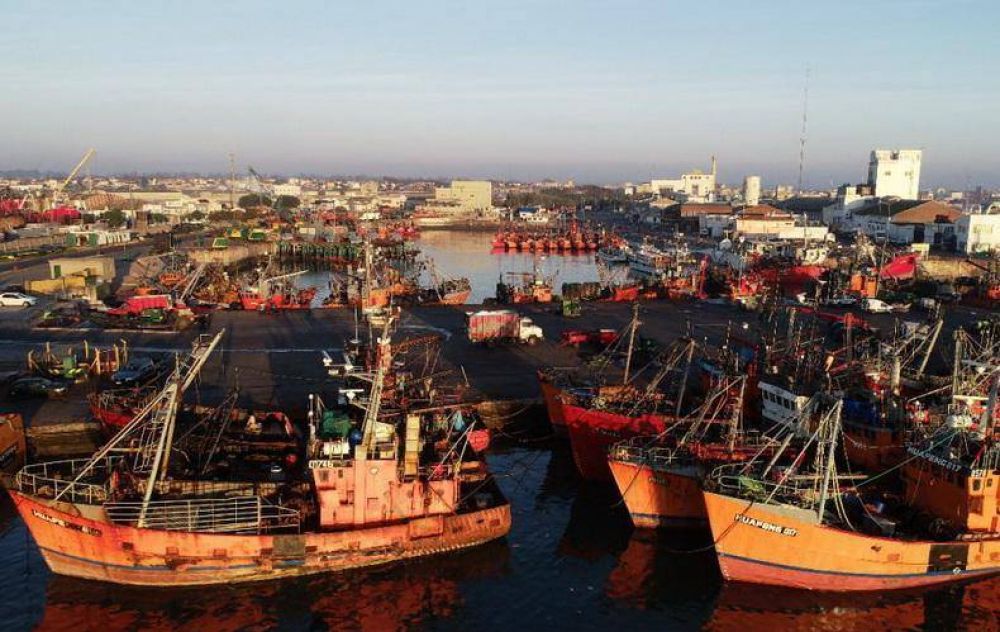 Dirigentes gremiales decidieron que los buques no zarpen desde el puerto local