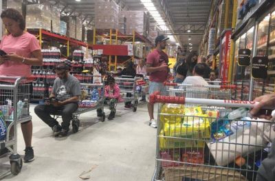 Empleados de Comercio recomienda: de a uno, distancia en filas y pago con tarjetas
