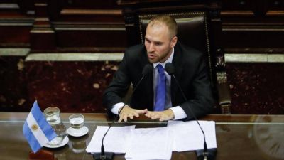 Apretado por la crisis, Guzm�n cede y busca autorizaci�n para aumentar la emisi�n