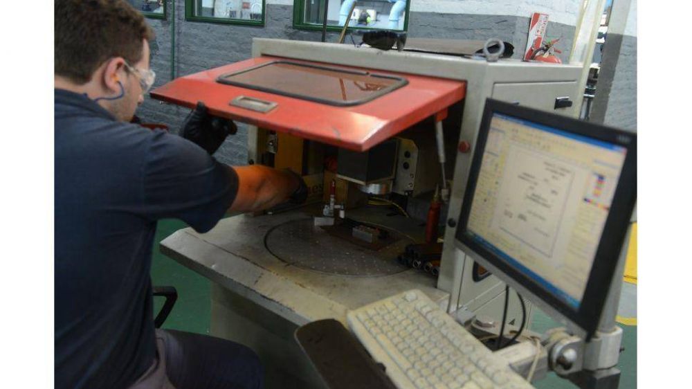 El aislamiento suma impacto recesivo y vuelve a golpear a la industria y a la construccin