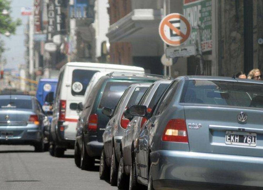 Ciudad: extienden estacionamiento libre y se podr� ingresar en auto a Microcentro