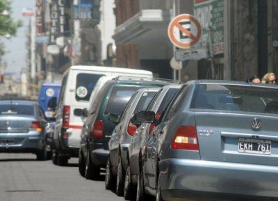 Ciudad: extienden estacionamiento libre y se podr� ingresar en auto a Microcentro