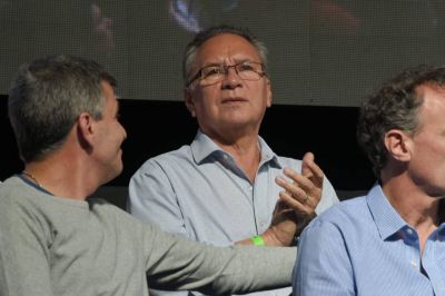 Descalzo: �La opini�n del pueblo es mucho m�s importante que el oportunismo de la pol�tica y los medios�