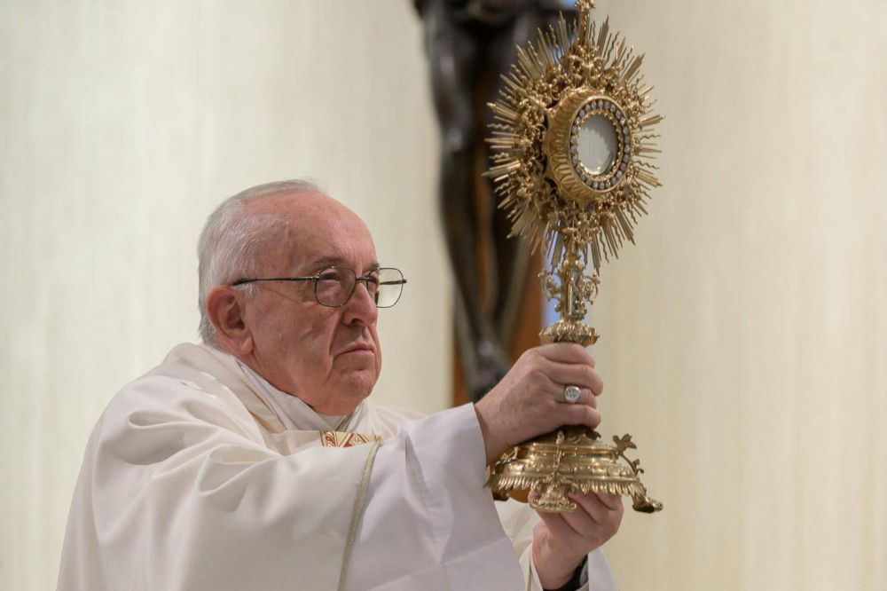 Adoracin al Santsimo: Oracin de Papa para ofrecer el arrepentimiento del corazn