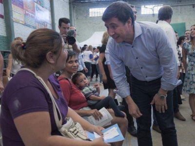 El Gobierno define medidas para monotributistas y trabajadores informales