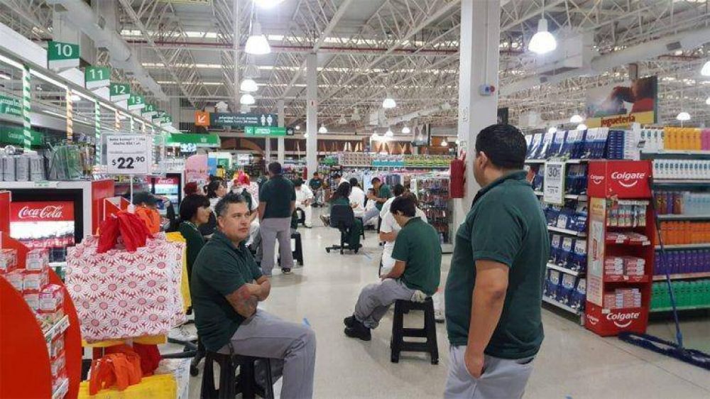 Los empleados de los grandes supermercados exigen la reduccin del horario de atencin