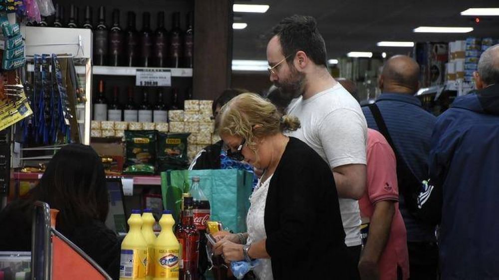 En medio de los controles de precios, los supermercadistas no temen por el abastecimiento y esperan una nueva ola de consumo