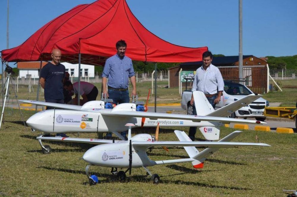 En Miramar, Ianantuony utilizar aviones remotos para controlar el cumplimiento de la cuarentena