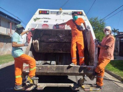 Hombres y m�quinas exigidos al m�ximo para juntar la basura