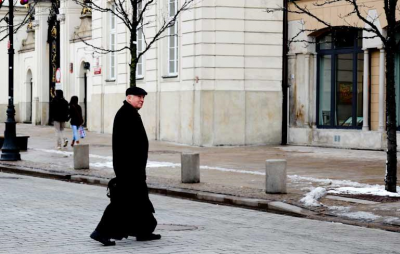 Los ministros de los cultos podr�n circular para llevar asistencia espiritual