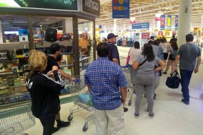 Tras romper los r�cord del alcohol en gel, la clase media se stockea de alimentos