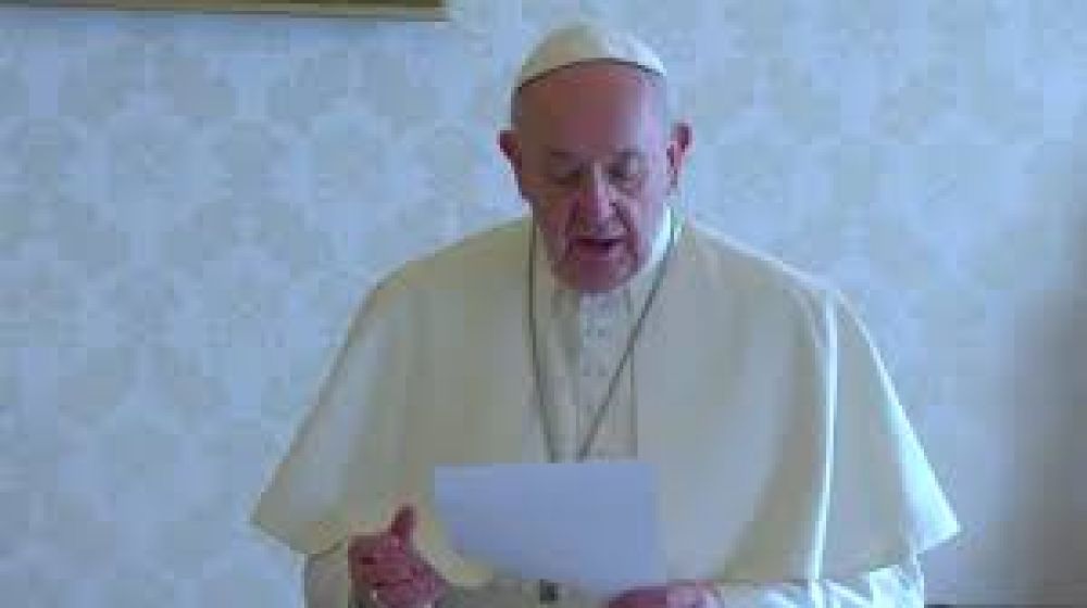 El Papa reza el Padrenuestro: misericordia para la humanidad golpeada