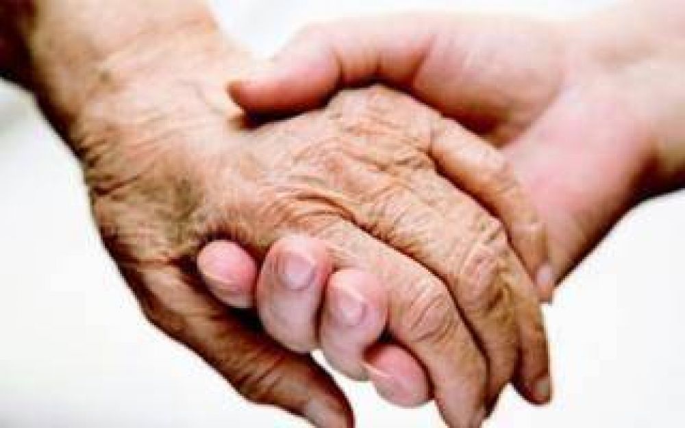 Cauelas: En 24 horas se inscribieron 170 voluntarios para asistir a adultos mayores