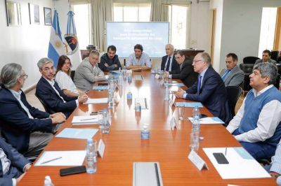 El gobierno garantiza estaciones de servicios a disposici�n de los camioneros y reasegura abastecimiento