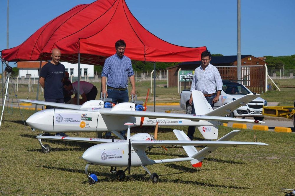 En el cielo de Miramar, Ianantuony despleg aviones no tripulados para controlar cumplimiento del aislamiento social