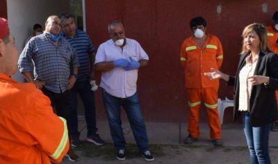 Fuentes agradeci� labor que desarrollan empleados que realizan recolecci�n de residuos domiciliarios