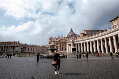 Coronavirus: primer caso positivo de un cura en la residencia donde vive el Papa