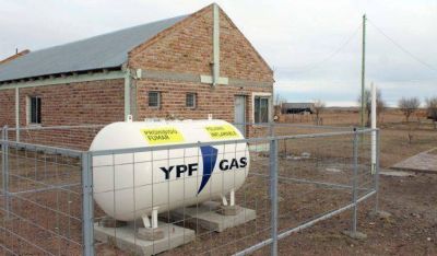 La Provincia sostiene el normal abastecimiento de gas en comisiones de fomento y parajes