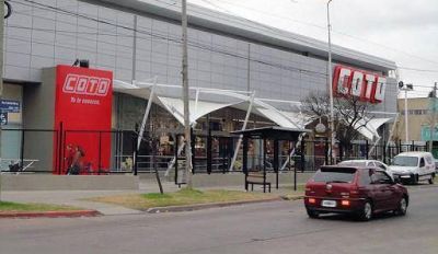 �Si no vendemos, no comemos�: el apriete del gerente de un hipermercado en Castelar a trabajadores que reclaman seguridad sanitaria
