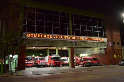Como ellos no hay: Los bomberos de Hurlingham para garantizar la guardia y no romper la cuarentena, hace dos semanas est�n acuartelados