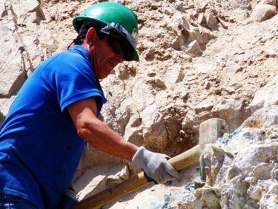 Despidieron a 400 obreros de la construcci�n en Catamarca y lo comunicaron mediante mensajes de texto a sus celulares