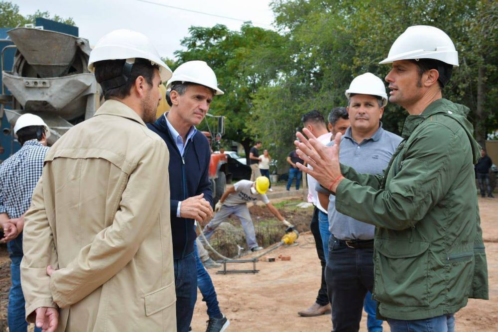 General Rodr�guez: Garc�a y Katopodis recorrieron la obra del hospital de campa�a