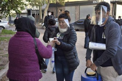 Asistencia en las filas de las entidades bancarias de Malvinas