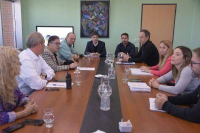 Axel Kicillof y Sergio Berni, se reunieron con el comit� de emergencia de Ituzaing�