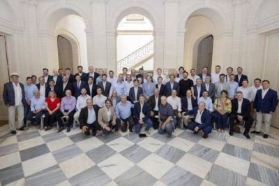 A causa de la pandemia: intendentes se recortan el sueldo