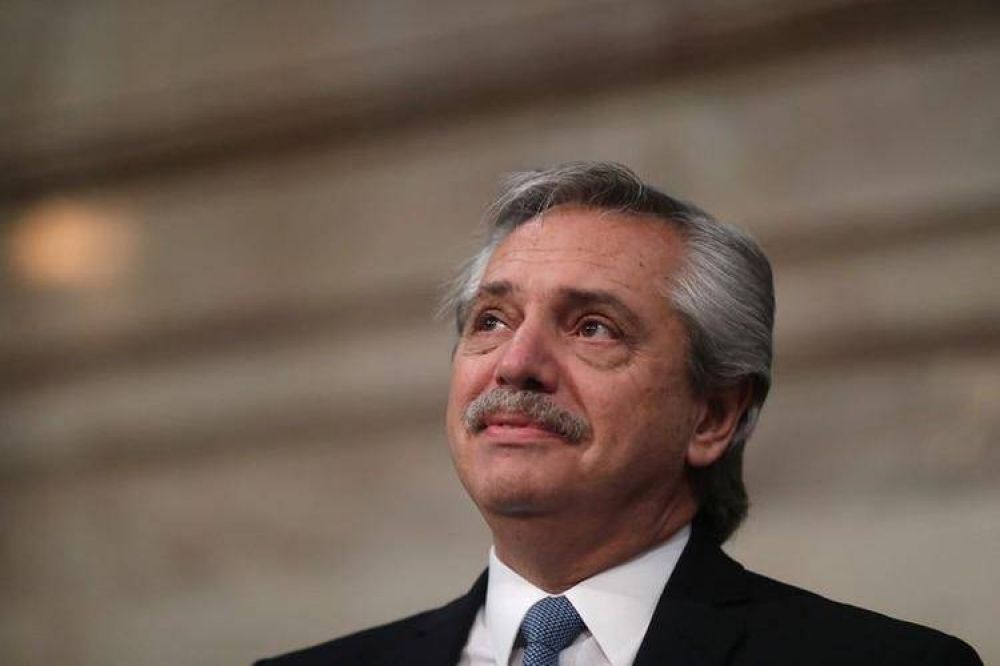 Alberto Fern�ndez, enojado por las colas del viernes, apunt� contra el sector bancario: �La dureza de los bancos me cae muy mal; estuvieron cuatro a�os llen�ndose de plata�