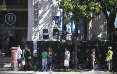 ANSES informar�, desde este lunes, qui�nes pueden continuar su tr�mite para cobrar bono de $10 mil