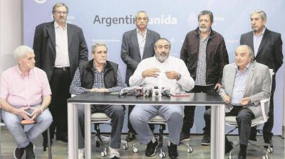 El Presidente se aferra al manual sanitarista, antes de recibir a la CGT y la UIA