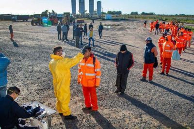 El Gobierno define con empresarios y gremios la salida de la cuarentena