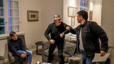 Alberto Fern�ndez codo a codo con los intendentes del Conurbano