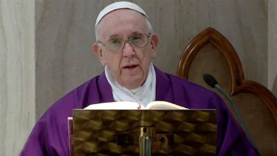 Francisco contin�a las celebraciones de una Semana Santa at�pica