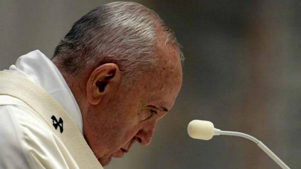 En su homil�a de Jueves Santo, el Papa honr� a curas muertos por coronavirus