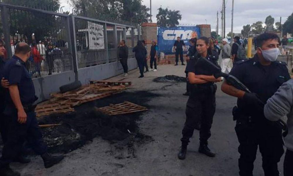 Desafectaron a policas que reprimieron a trabajadores de un frigorfico en Quilmes