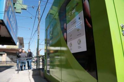 Cascallares: �Ya funcionan los nuevos cajeros de Burzaco y llegan m�s para Glew�