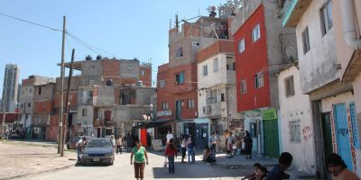 Hacinamiento, falta de agua corriente y cada vez menos control: la villa en cuarentena