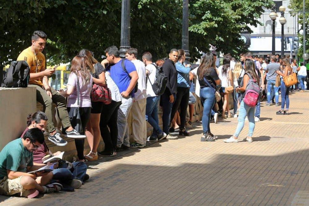 El empleo informal crece en la Argentina al ritmo de las sucesivas crisis