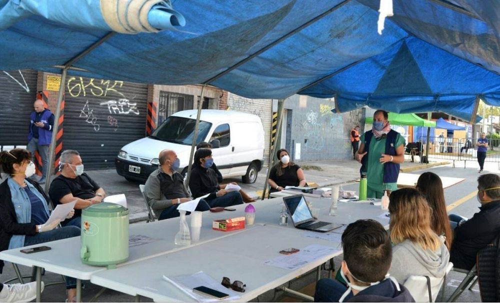 Lomas: la base operativa de la secretar�a de salud llam� la atenci�n de los vecinos