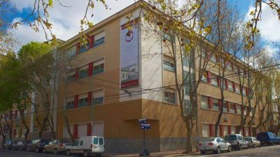 Denuncian retenci�n en los haberes de docentes del Colegio Fasta