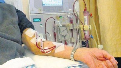 Peligra la atenci�n de pacientes con di�lisis por deuda de IOMA