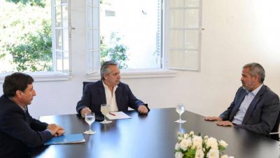 Alberto prepara un decreto para comprar alimentos directo a los productores