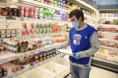 Fuerte multa para supermercado donde detectaron sobreprecios